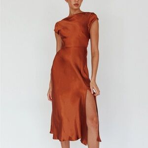 Selfie leslie Lucinda Twist Back Midi Dress Rust
